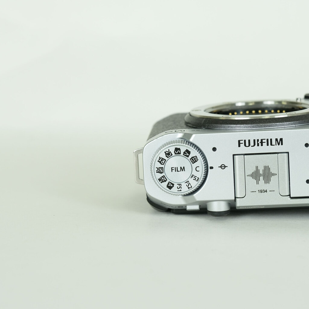FUJIFILM X-M5