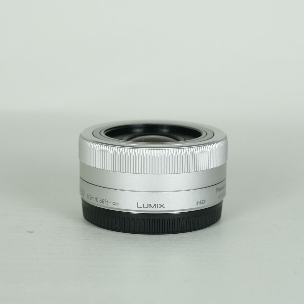 Panasonic LUMIX G VARIO 12-32mm / F3.5-5.6 ASPH. / MEGA O.I.S. [�V���o�[]