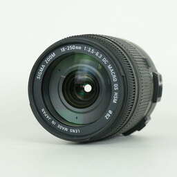 SIGMA 18-250mm F3.5-6.3 DC MACRO OS HSM (キヤノンEF用) SIGMA 18-250mm F3.5-6.3 DC MACRO OS HSM (キヤノンEF用)