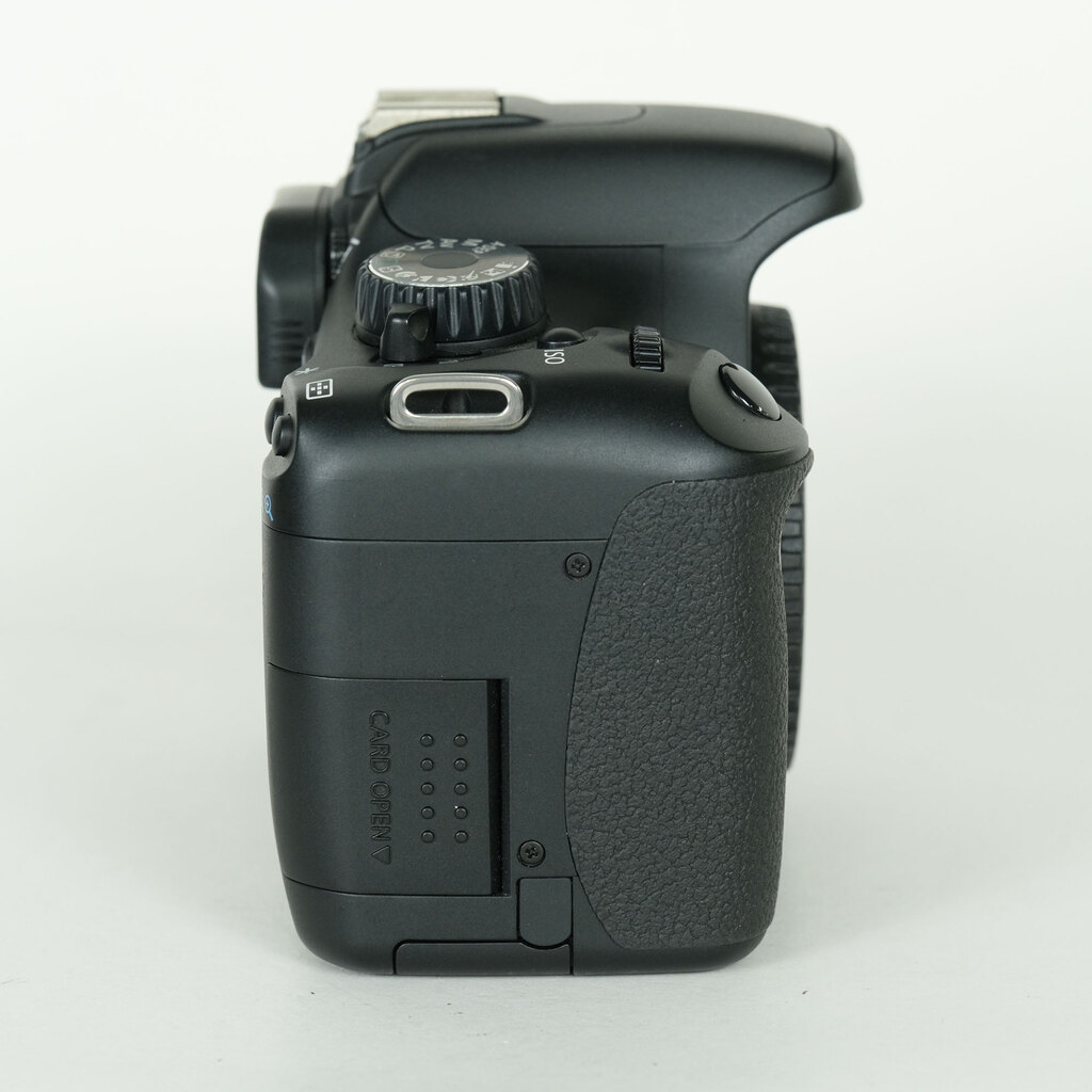 Canon EOS Kiss X4 [�{�f�B]
