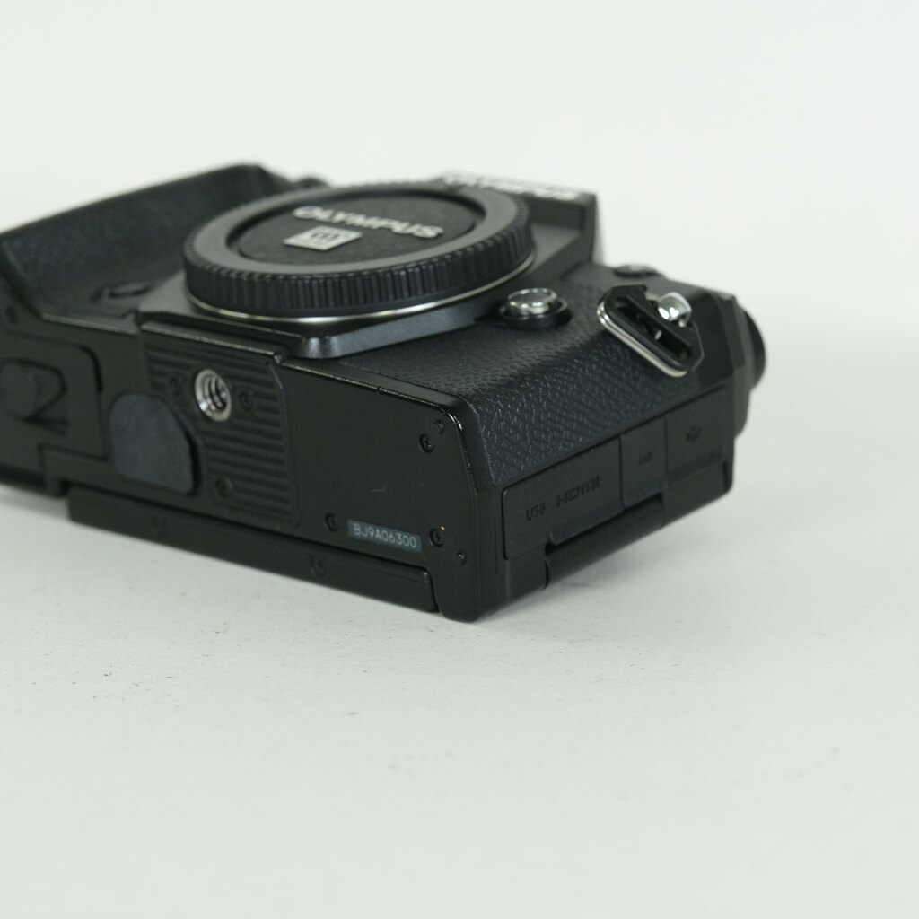 OLYMPUS OM-D E-M5 Mark III