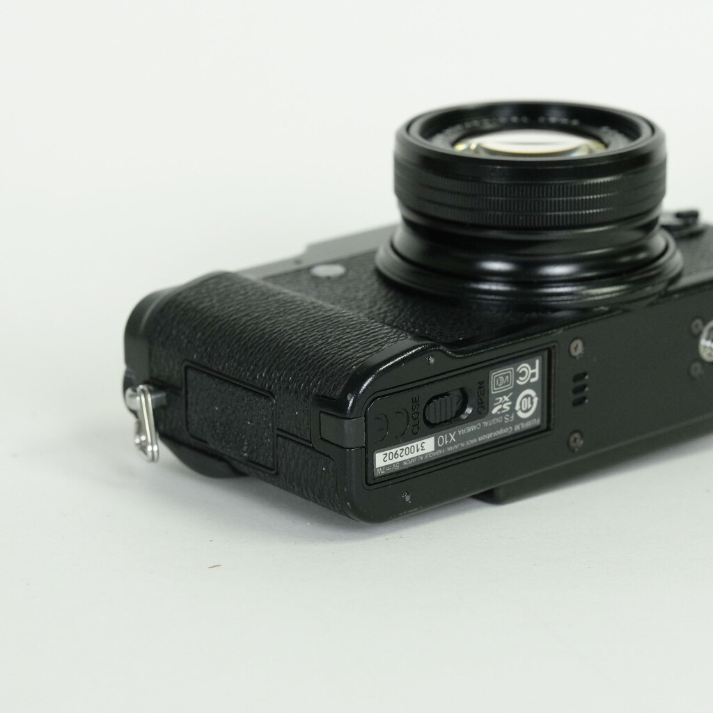 FUJIFILM X10 ブラックの出品 | ONE SCENE（ワンシーン）