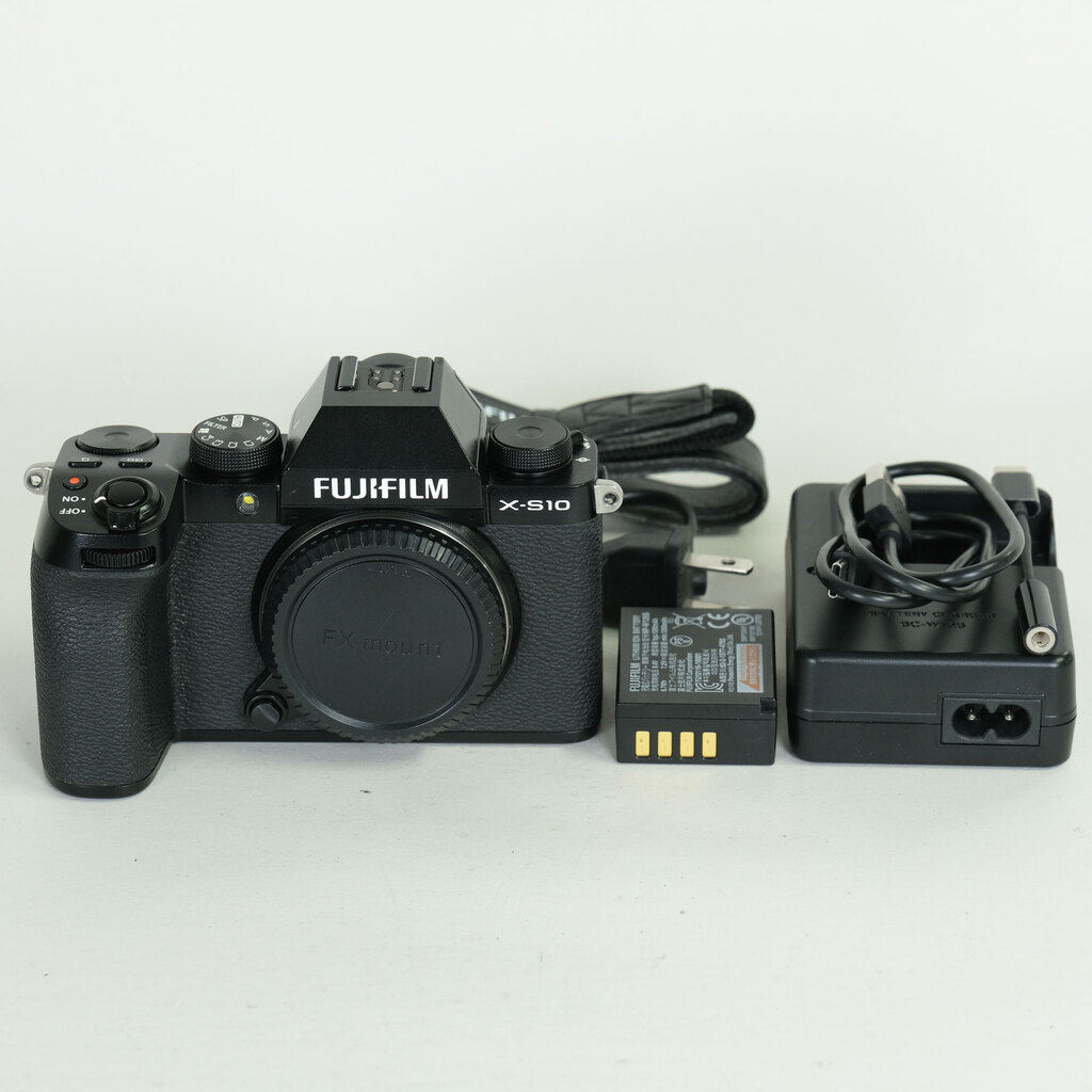 FUJIFILM X-S10