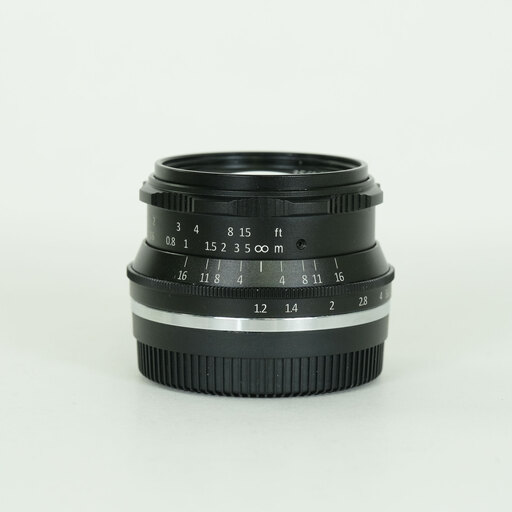 七工匠 7Artisans 35mm F1.2 (フジフイルムX用) ブラック