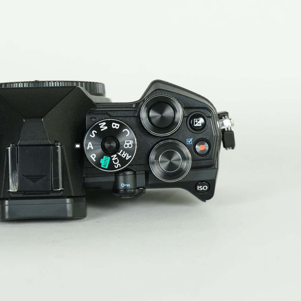 OLYMPUS OM-D E-M5 Mark III