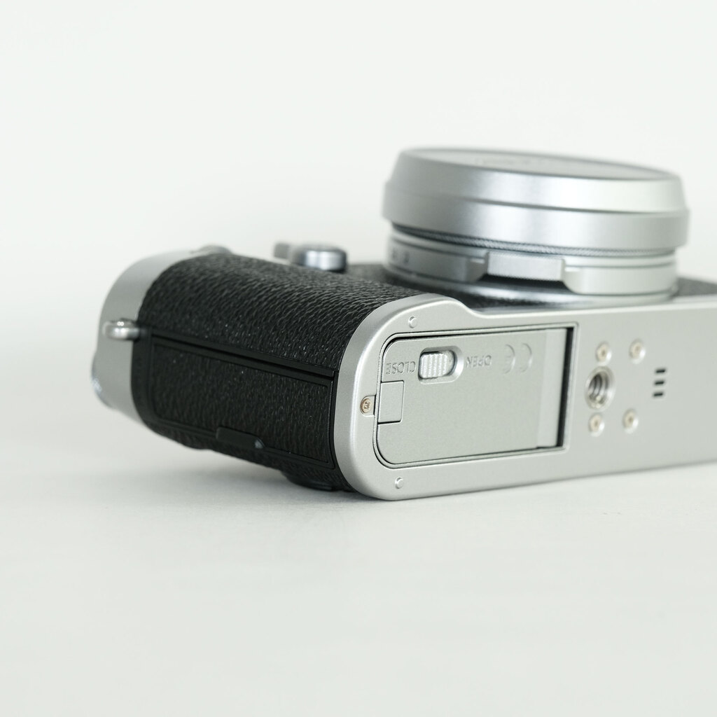 FUJIFILM X100F シルバー