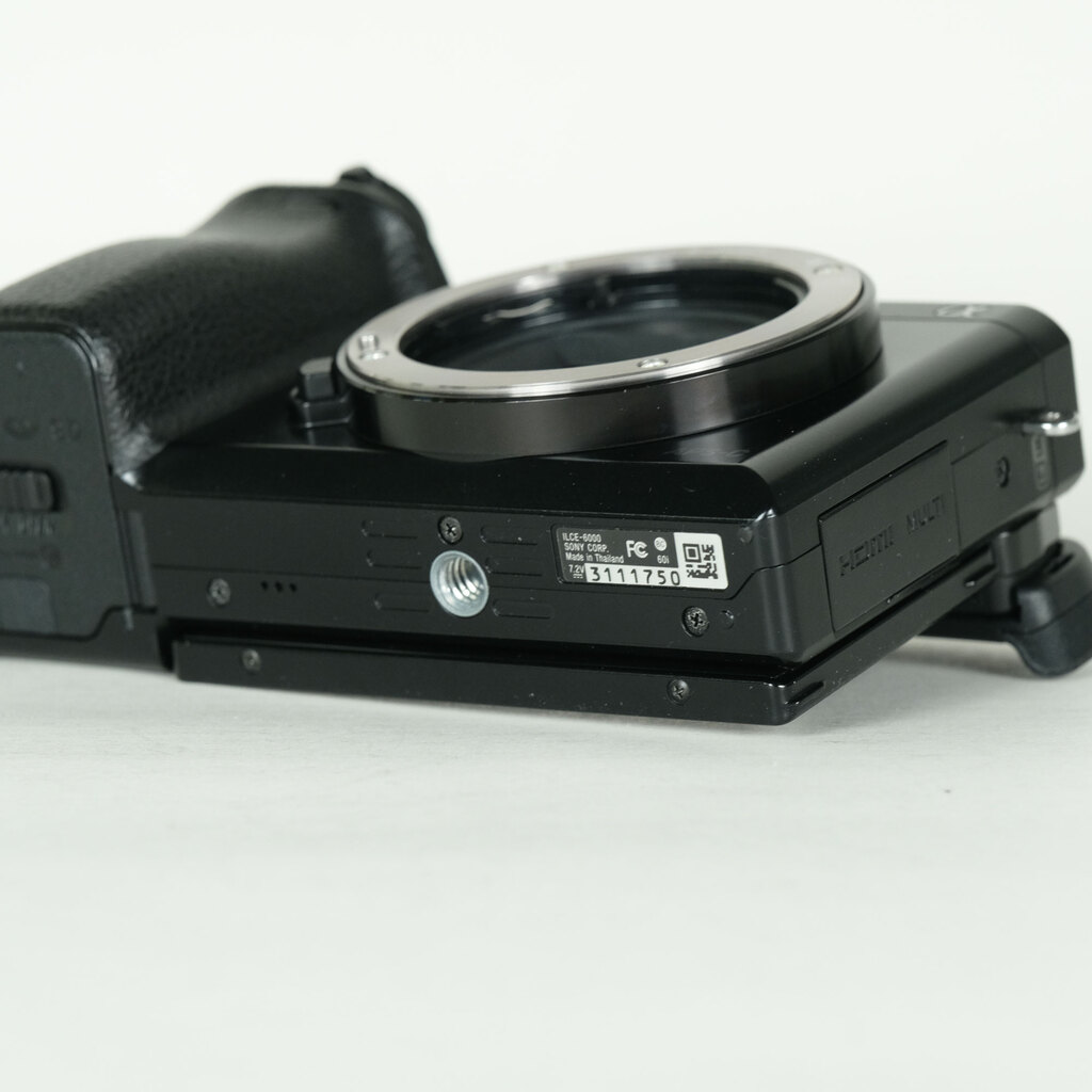 SONY α6000（ILCE-6000）の出品 | ONE SCENE（ワンシーン）