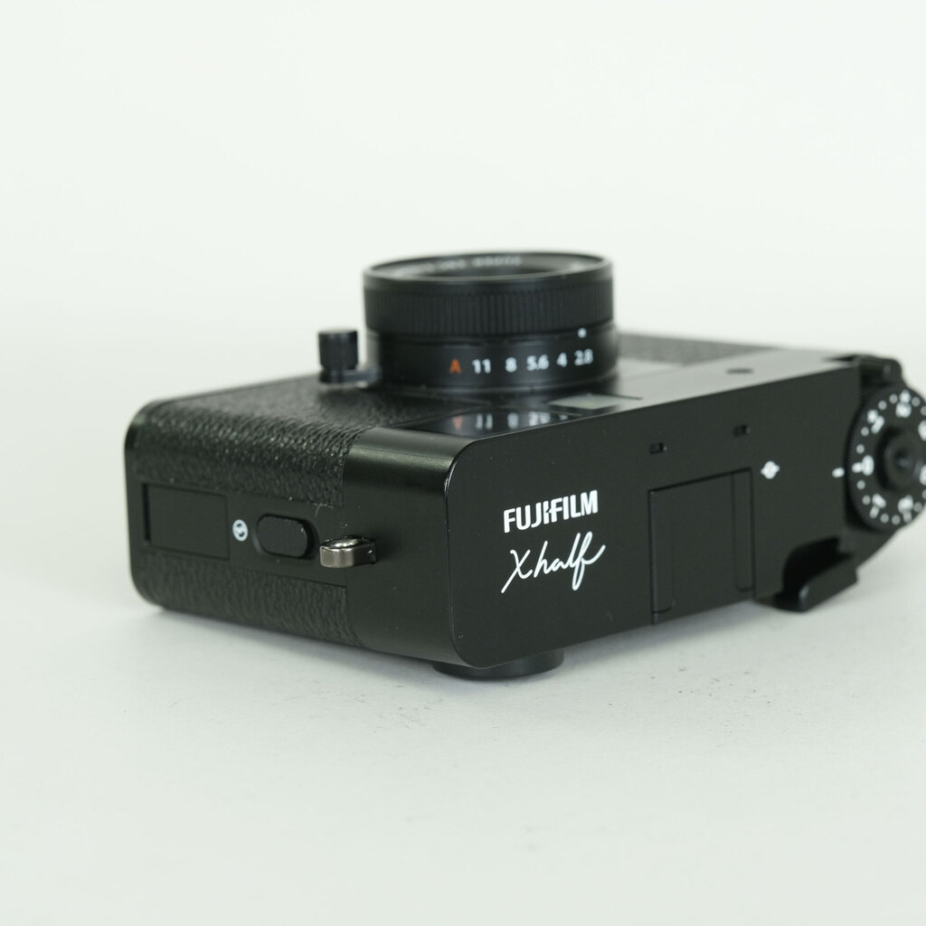 FUJIFILM X half X-HF1