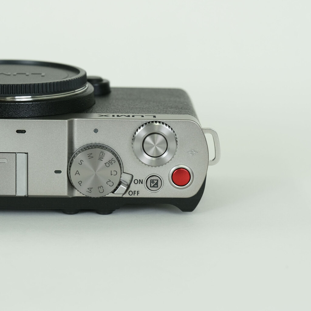 Panasonic LUMIX DC-S9 Panasonic LUMIX DC-S9