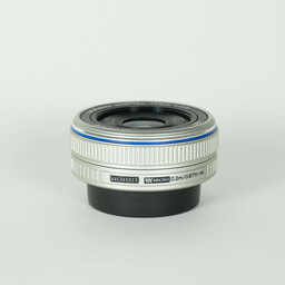 OLYMPUS M.ZUIKO DIGITAL 17mm F2.8 シルバー OLYMPUS M.ZUIKO DIGITAL 17mm F2.8 シルバー