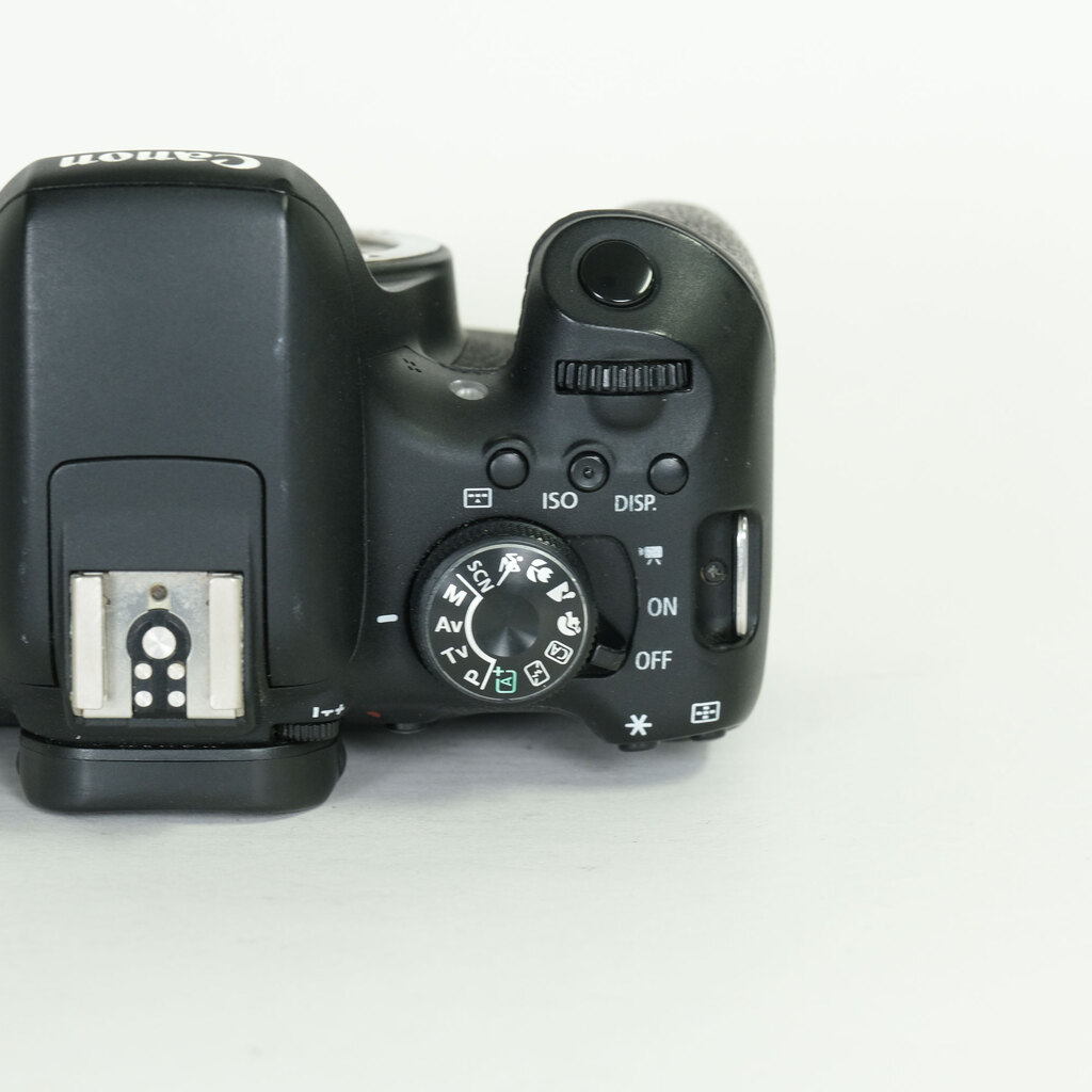 Canon EOS Kiss X8i