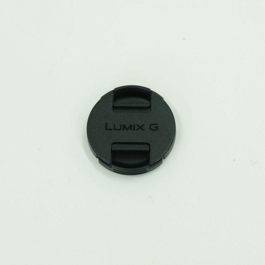 Panasonic LUMIX G VARIO 12-32mm / F3.5-5.6 ASPH. / MEGA O.I.S. Panasonic LUMIX G VARIO 12-32mm / F3.5-5.6 ASPH. / MEGA O.I.S.