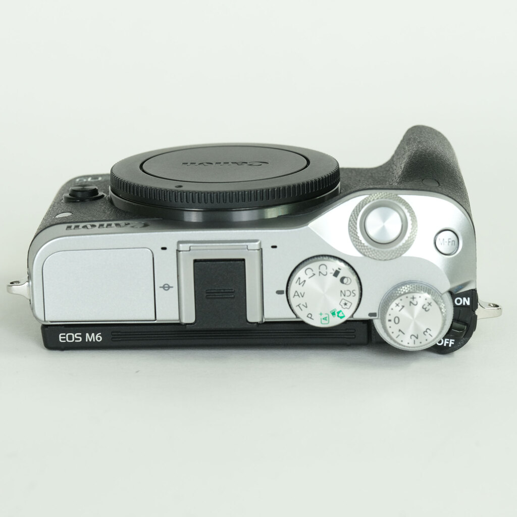 Canon EOS M6