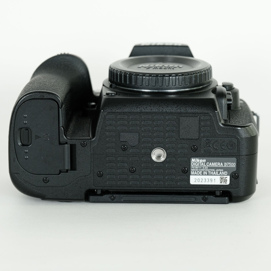 Nikon D7500