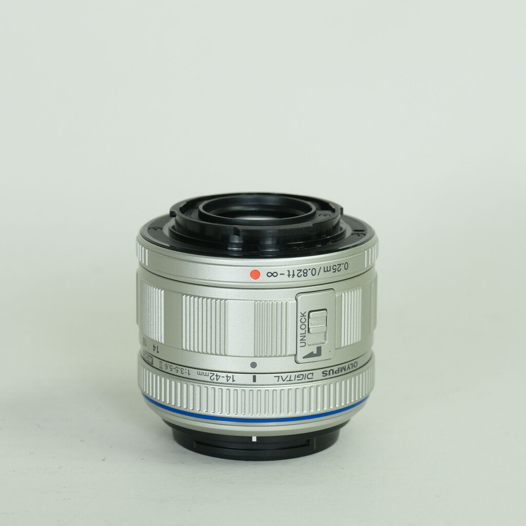 OLYMPUS M.ZUIKO DIGITAL 14-42mm F3.5-5.6 II シルバー