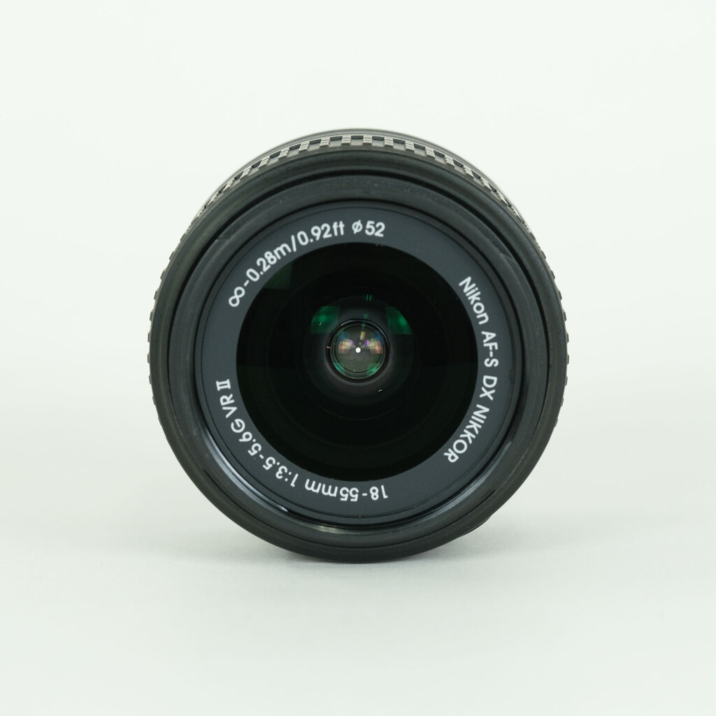 Nikon AF-S DX NIKKOR 18-55mm f3.5-5.6G VR II Nikon AF-S DX NIKKOR 18-55mm f3.5-5.6G VR II