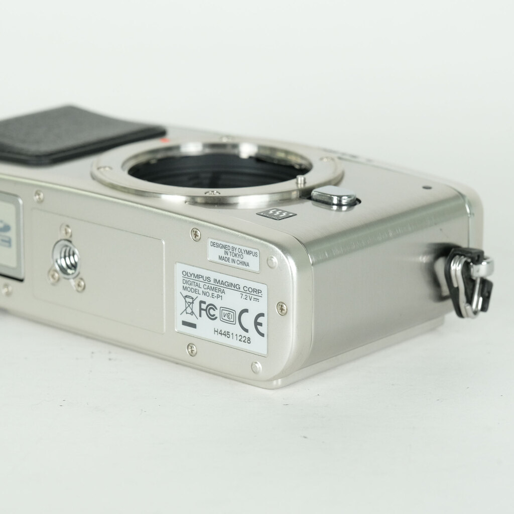 OLYMPUS PEN E-P1 ボディ シルバーの出品 | ONE SCENE（ワンシーン）