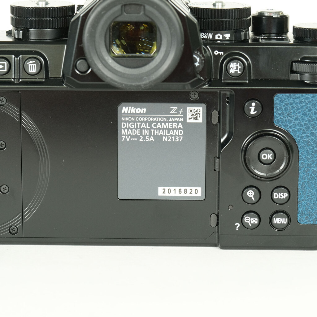 Nikon Z f プレミアムエクステリア張替済み