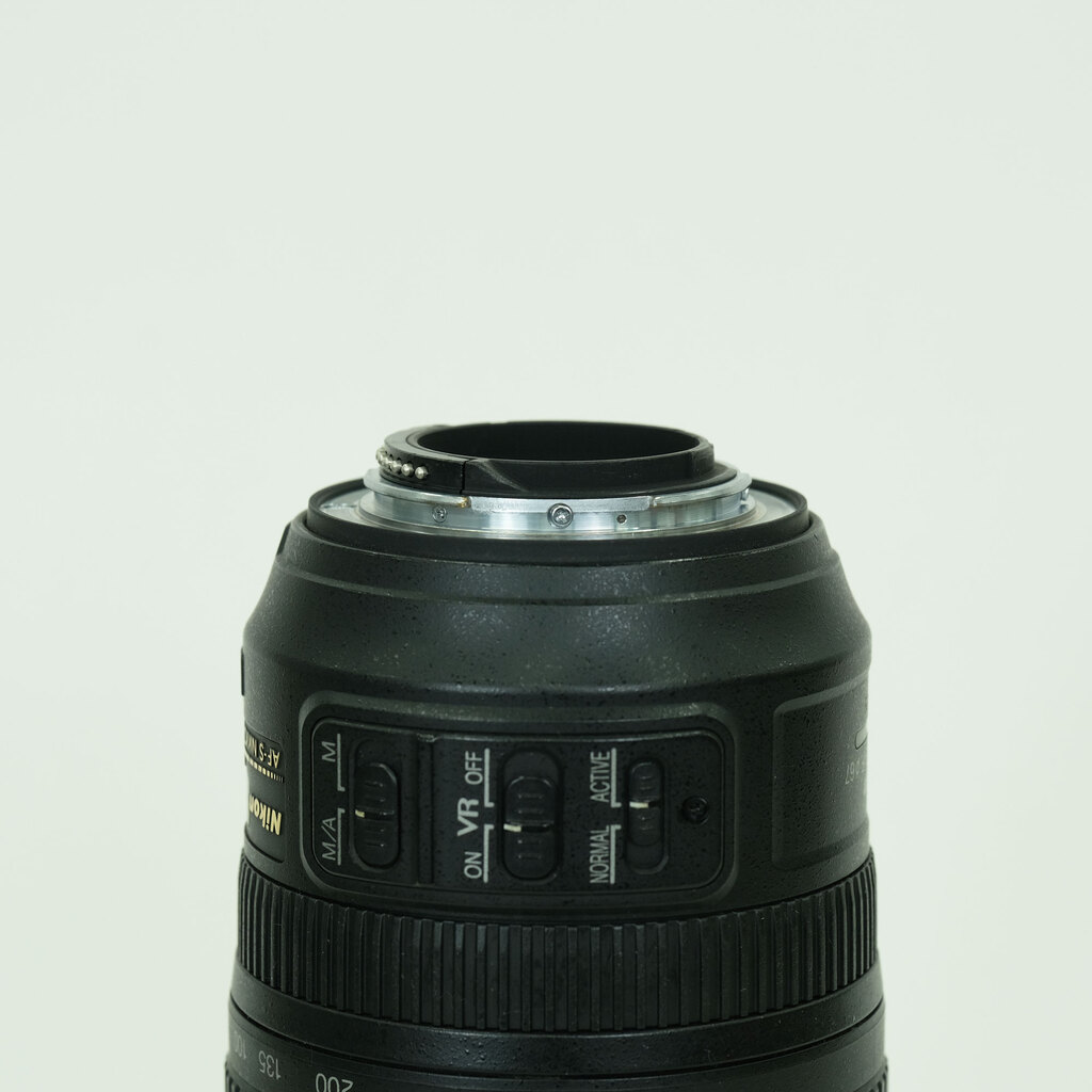 Nikon AF-S VR Zoom-Nikkor 70-300mm F4.5-5.6G IF-ED Nikon AF-S VR Zoom-Nikkor 70-300mm F4.5-5.6G IF-ED