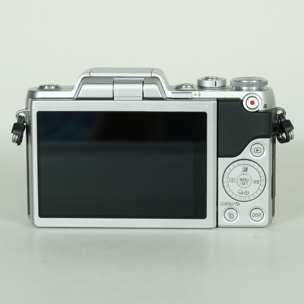 Panasonic LUMIX DMC-GF7 ボディ シルバーの出品 | ONE SCENE（ワン