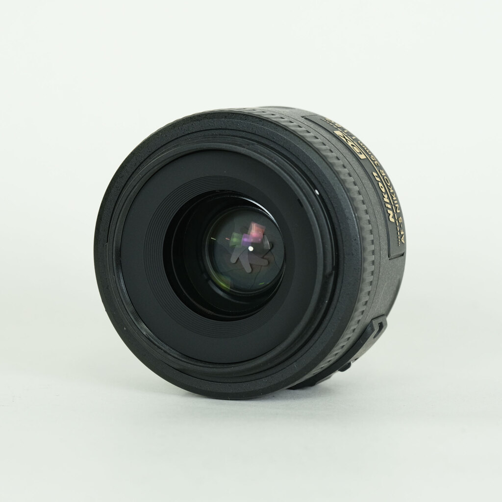 Nikon AF-S DX NIKKOR 35mm f/1.8G Nikon AF-S DX NIKKOR 35mm f/1.8G