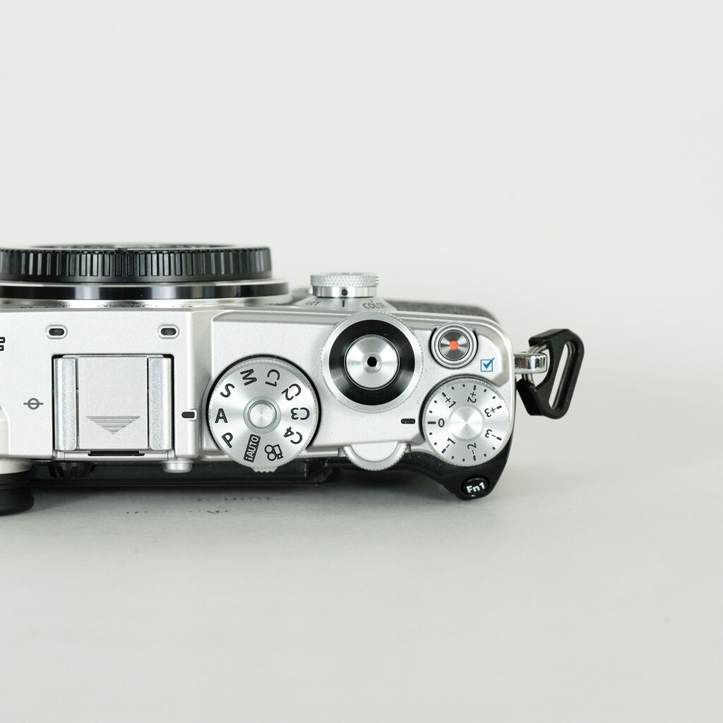 OLYMPUS PEN-F