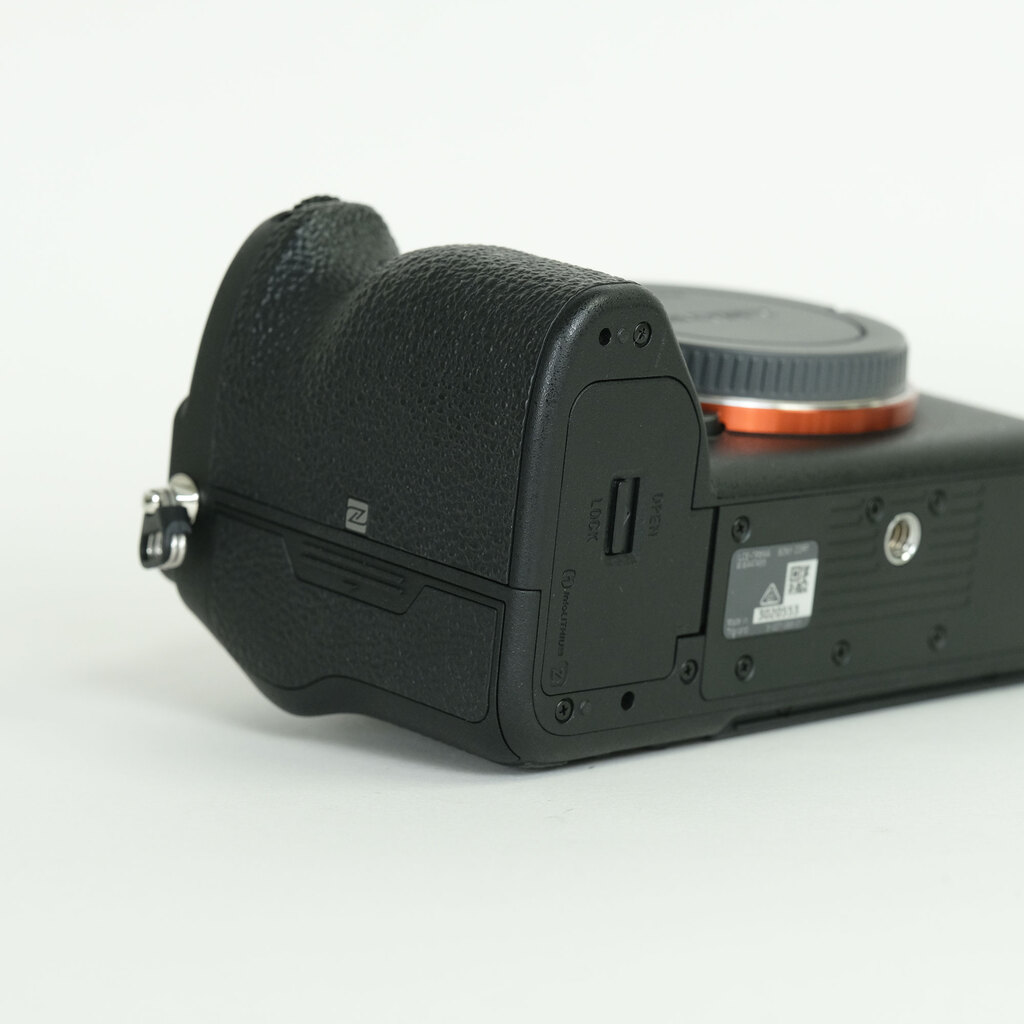 SONY α7RIV ボディ ILCE-7RM4A   【後期モデル 液晶下部にSONYロゴなし】