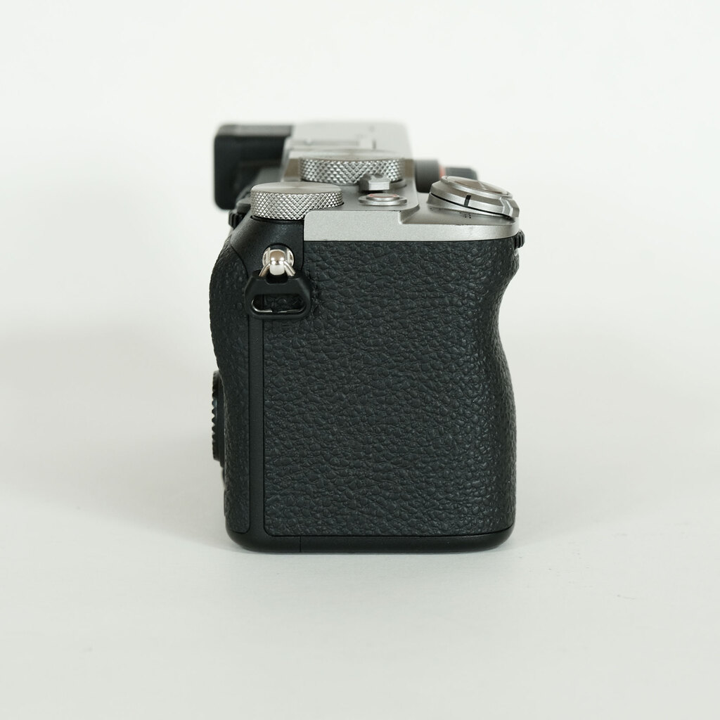 SONY α7C II（ILCE-7CM2）の出品 | ONE SCENE（ワンシーン）