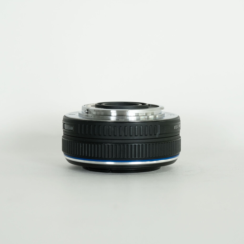 OLYMPUS M.ZUIKO DIGITAL 17mm F2.8 シルバー