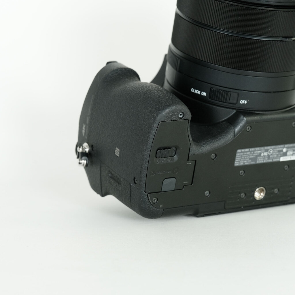 SONY Cyber-shot DSC-RX10M3