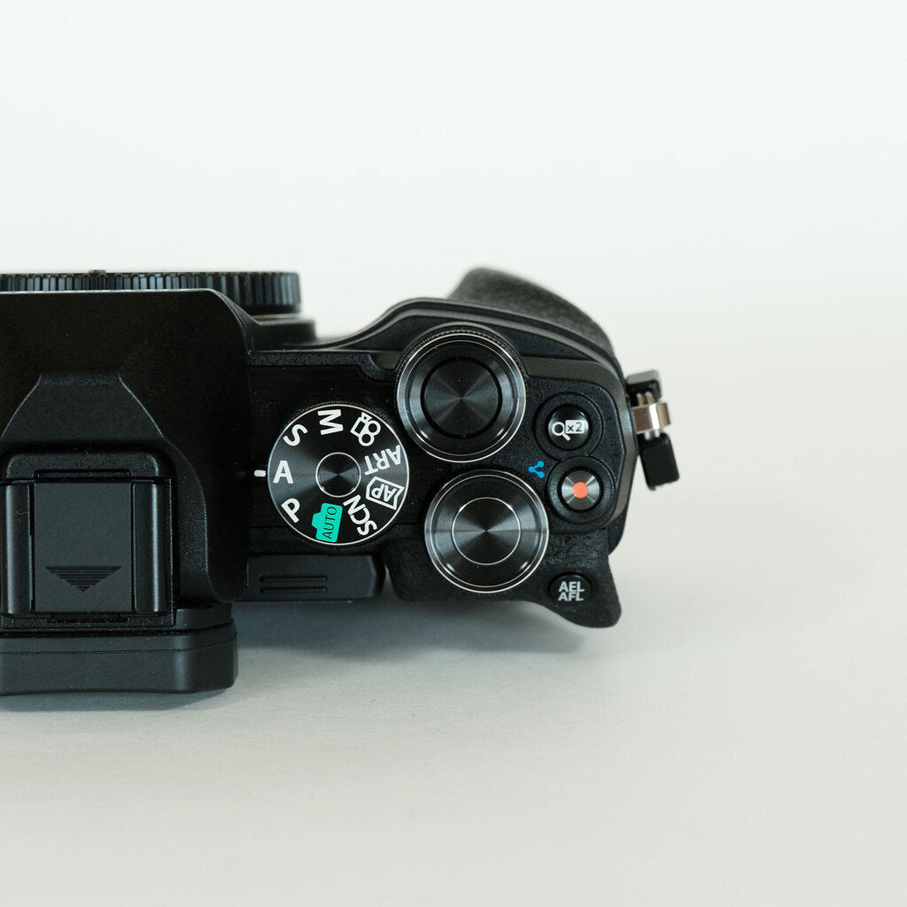 OLYMPUS OM-D E-M10 Mark IV