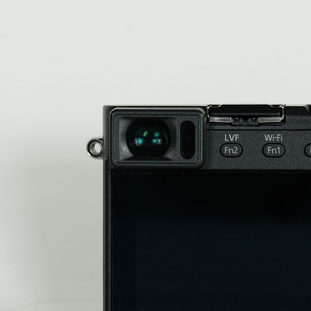 Panasonic LUMIX DMC-GM5ボディ ブラック