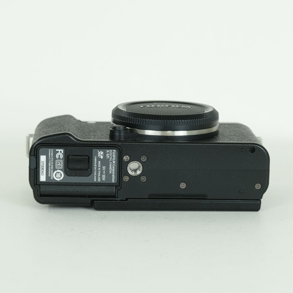 FUJIFILM X-M1 ボディ ブラック FUJIFILM X-M1 ボディ ブラック