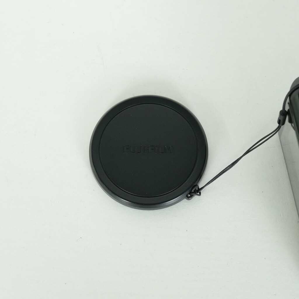 FUJIFILM FinePix S8600 �u���b�N