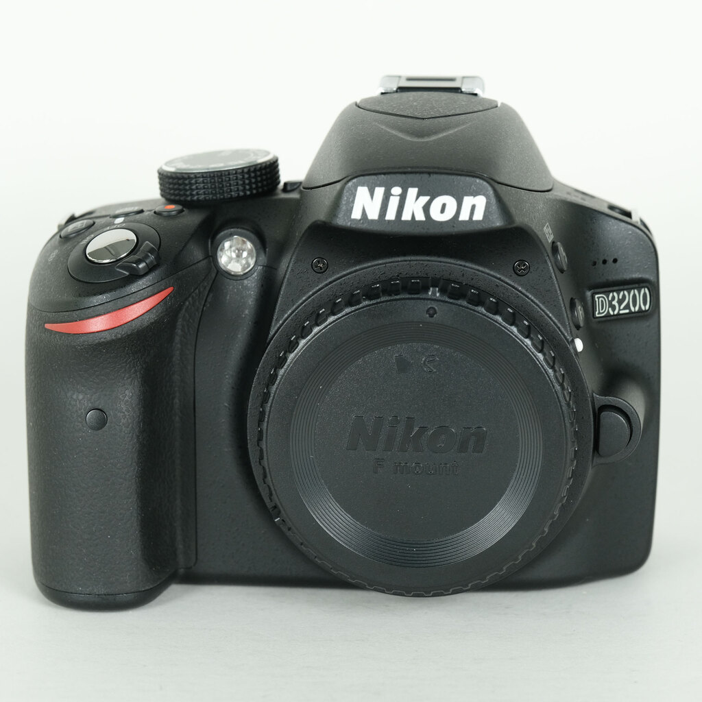 Nikon D3200�{�f�B �u���b�N