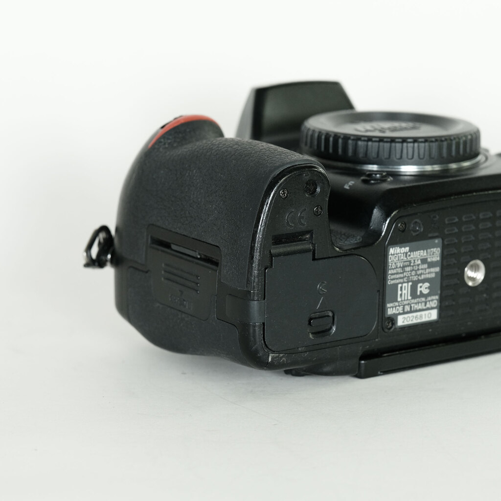 Nikon D750の出品 | ONE SCENE（ワンシーン）