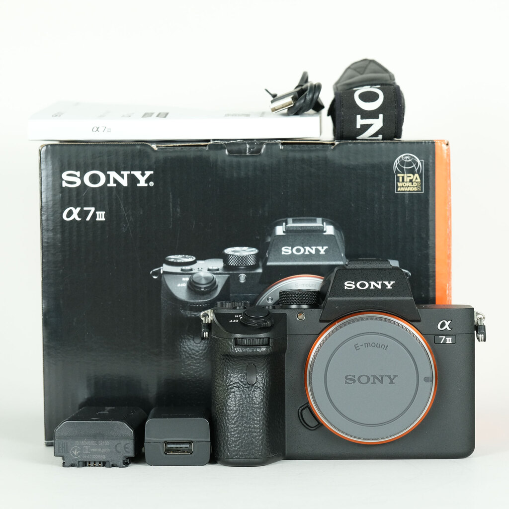 SONY α7 III（ILCE-7M3）の出品 | ONE SCENE（ワンシーン）