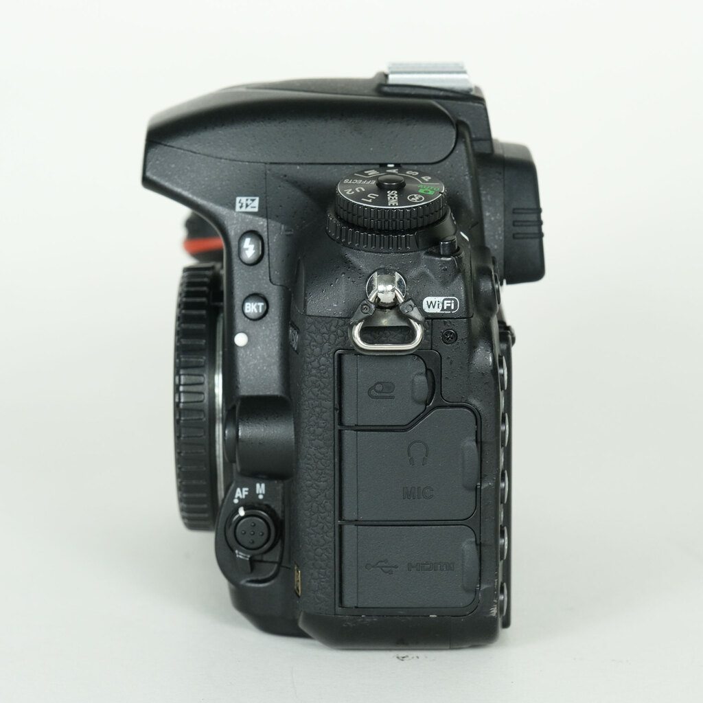Nikon D750 [�{�f�B]