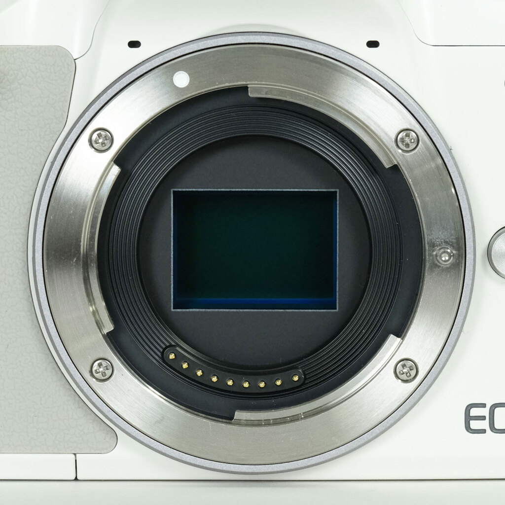 Canon EOS Kiss M2