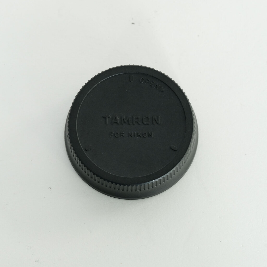 Nikon AF-S DX NIKKOR 35mm f/1.8G Nikon AF-S DX NIKKOR 35mm f/1.8G