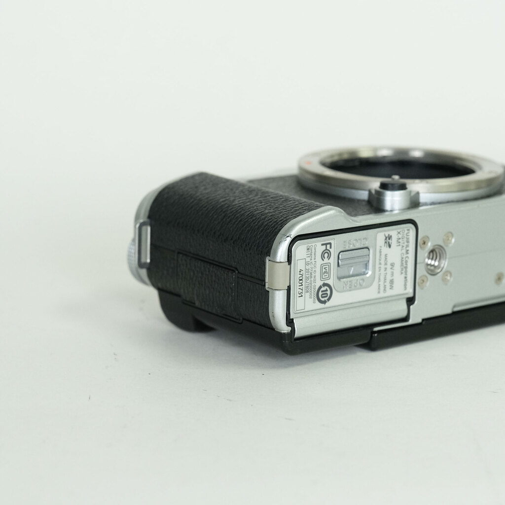 FUJIFILM X-M1 ボディ シルバー