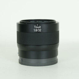 Carl Zeiss Touit 32mm F1.8(ソニーE用) Carl Zeiss Touit 32mm F1.8(ソニーE用)