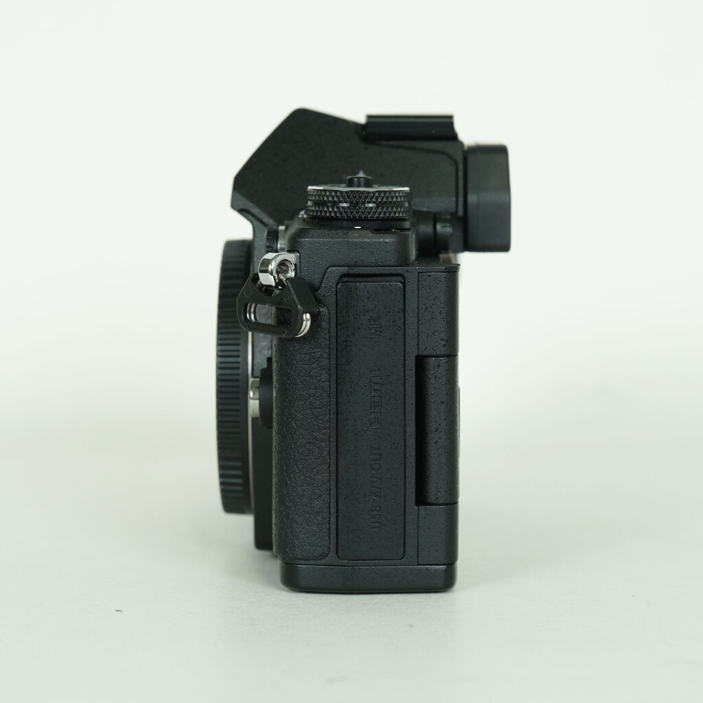 OLYMPUS OM-D E-M5 Mark II