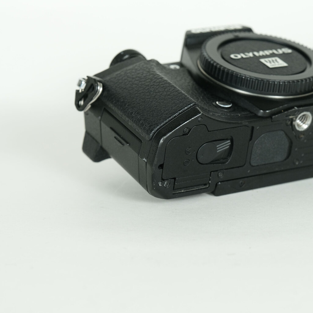 OLYMPUS OM-D E-M5 Mark II