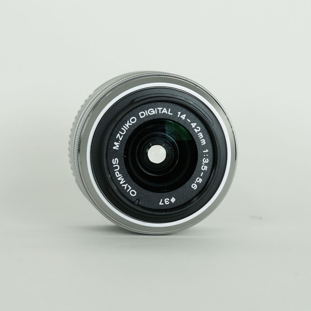 OLYMPUS M.ZUIKO DIGITAL 14-42mm F3.5-5.6IIR シルバー