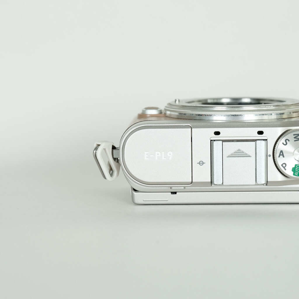 OLYMPUS PEN E-PL9