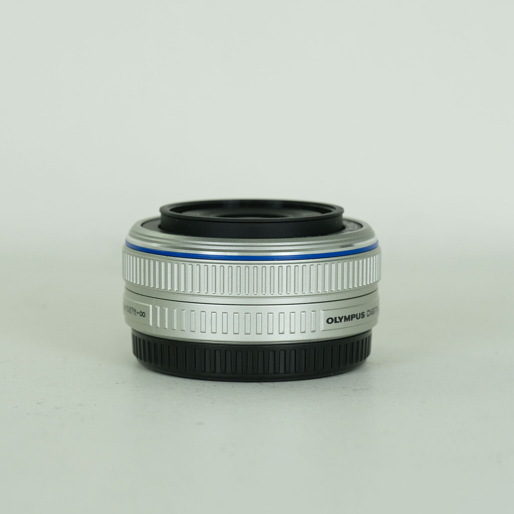 OLYMPUS M.ZUIKO DIGITAL 17mm F2.8 シルバー