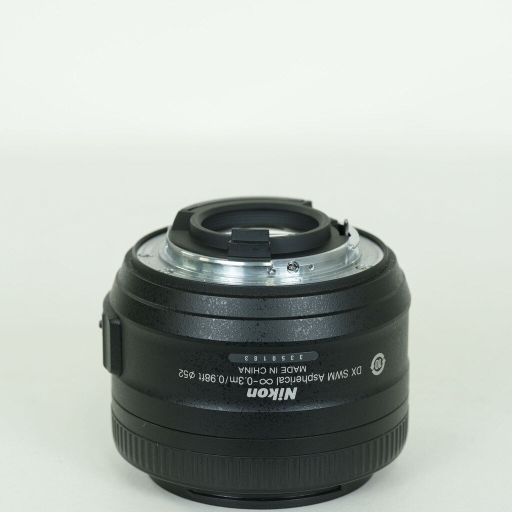 Nikon AF-S DX NIKKOR 35mm f/1.8G Nikon AF-S DX NIKKOR 35mm f/1.8G