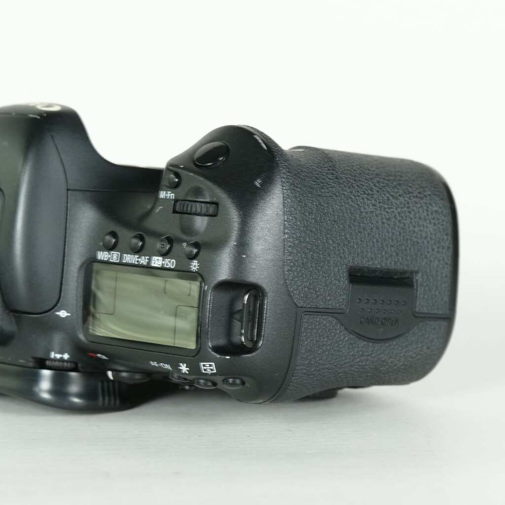Canon EOS 7D Mark IIの出品 | ONE SCENE（ワンシーン）