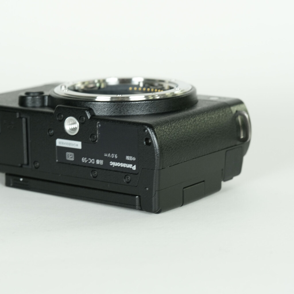 Panasonic LUMIX DC-S9 Panasonic LUMIX DC-S9